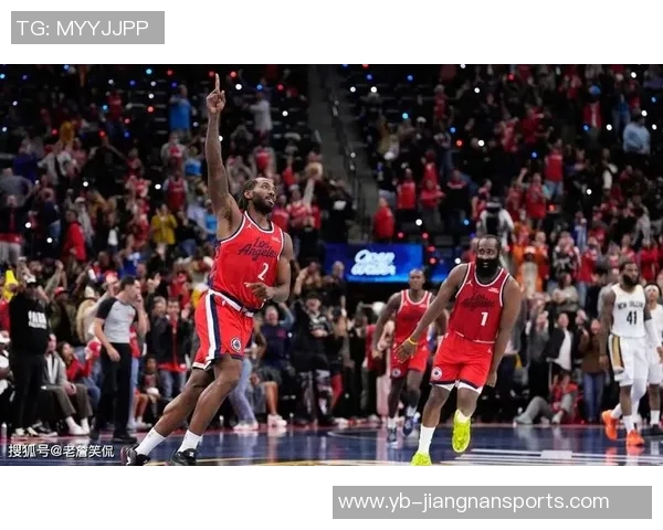 小吧观赛快船对阵鹈鹕主场赠送保罗快船10时期球衣给每位球迷 小吧观赛快船对阵鹈鹕主场赠送保罗快船10时期球衣给每位球迷