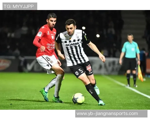 朗斯时隔19年重返法甲榜首托万双响助球队逆转昂热 朗斯时隔19年重返法甲榜首托万双响助球队逆转昂热