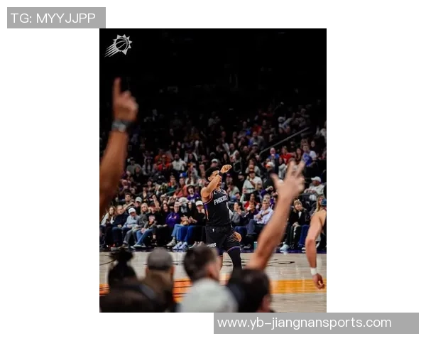 布克三分球失准却依然贡献24分4板7助1断展现全面能力