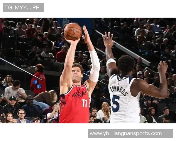 大洛佩斯表现低迷全场仅得1篮板正负值惨淡24令球队失望 大洛佩斯表现低迷全场仅得1篮板正负值惨淡24令球队失望